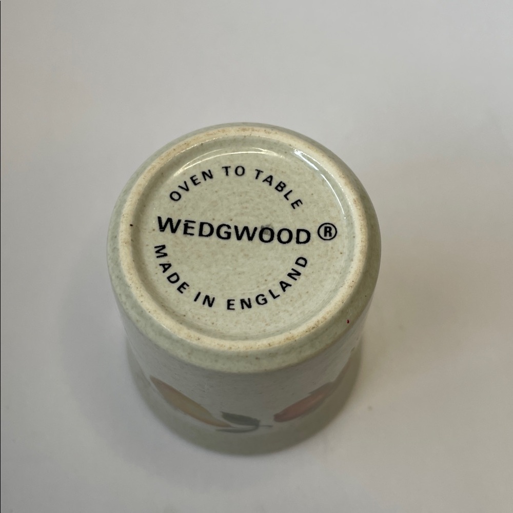 Wedgwood Cream Ceramic Holder with Peach and Green Leaf Motif - Picture 3 of 4